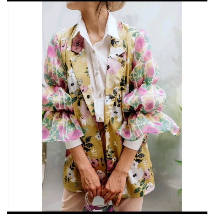 sideline pratika outer peony