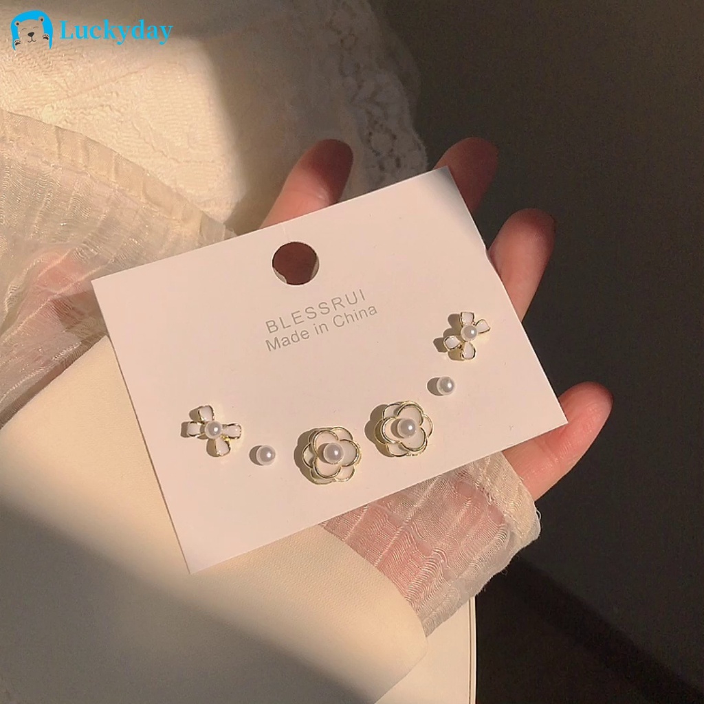 YEEZII Anting Stud Desain Bunga Aksen Mutiara Warna Silver Untuk Wanita