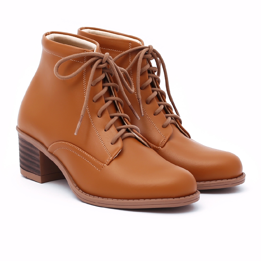 KHK by Khakikakiku Beverly Boots Brown