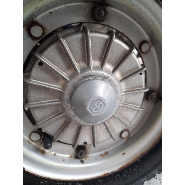 Dop Tutup mur roda depan Vespa ps strada