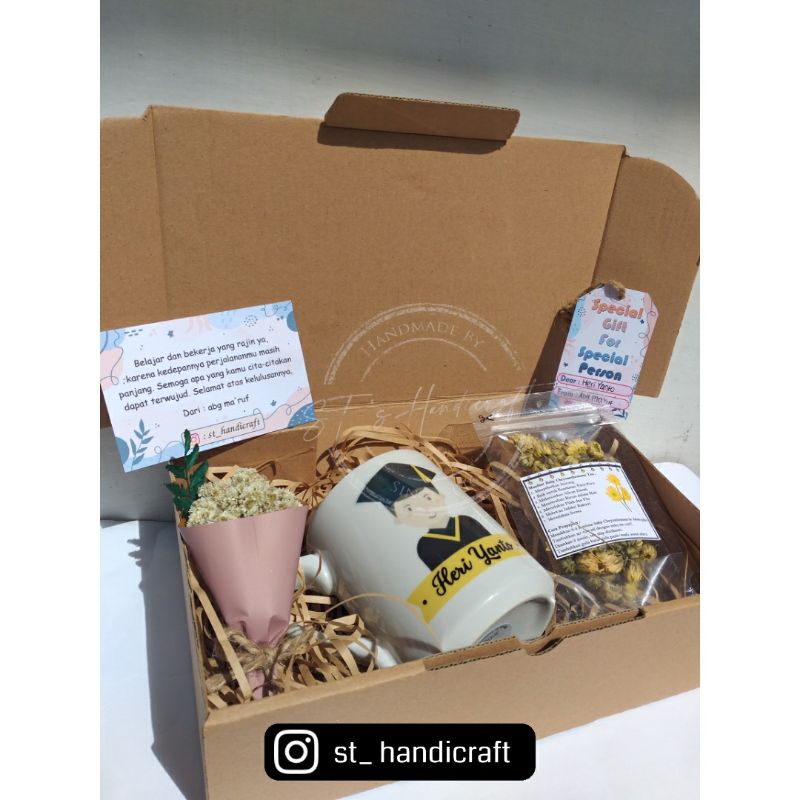 Mug Wisuda / Mug Custom / Gelas Custom / Hampers Custom / Hampers Mug / Mug / Gelas Custom / Gelas C