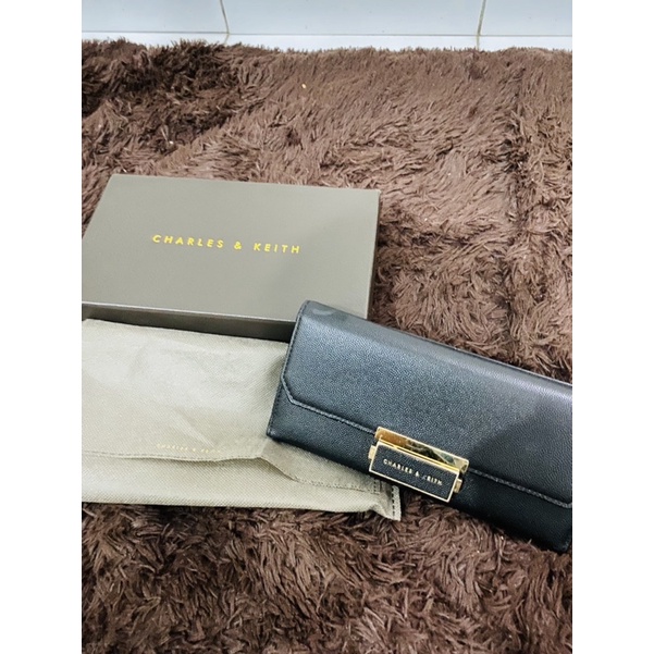 preloved Dompet charles and keith