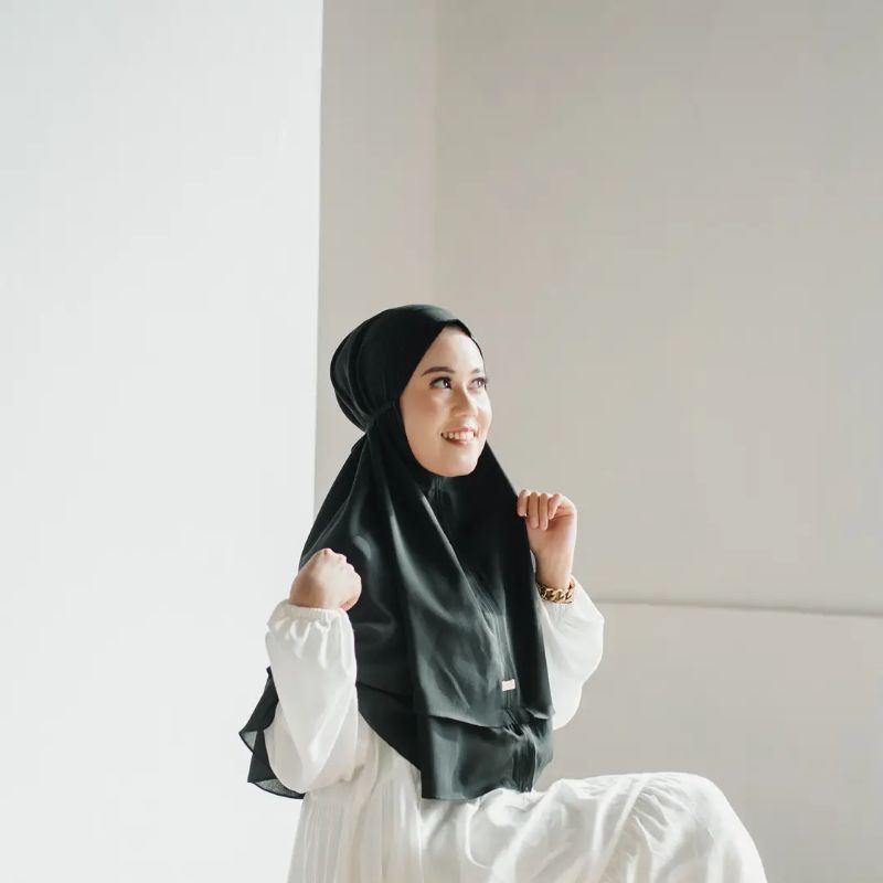 PROMO BERGO MARYAM - jamilah Bergo In Black Bahan Diamond Italiano 100% /Hijab Instan/Kerudung Insta