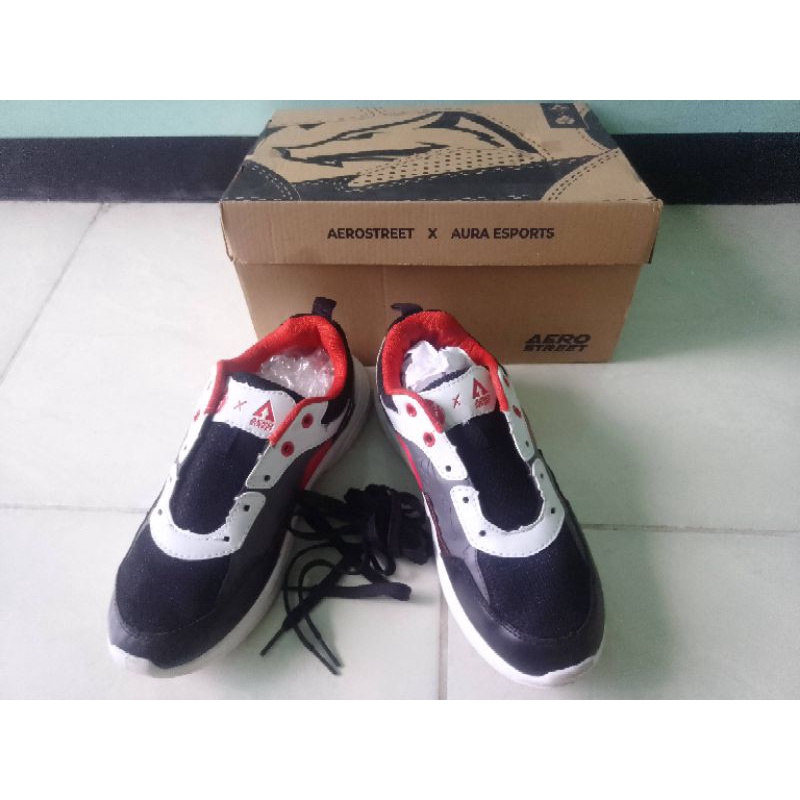 Sepatu Aerostreet X Aura kolaborasi brand lokal asli Indonesia second original / bagus / terawat