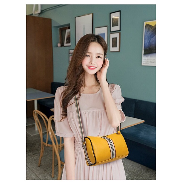 Tas Fashion Wanita Tas Selempang Wanita Terbaru SImple Cantik Elegant Tas Bahan Lentur Tas Tali webbing Sama Gambar T