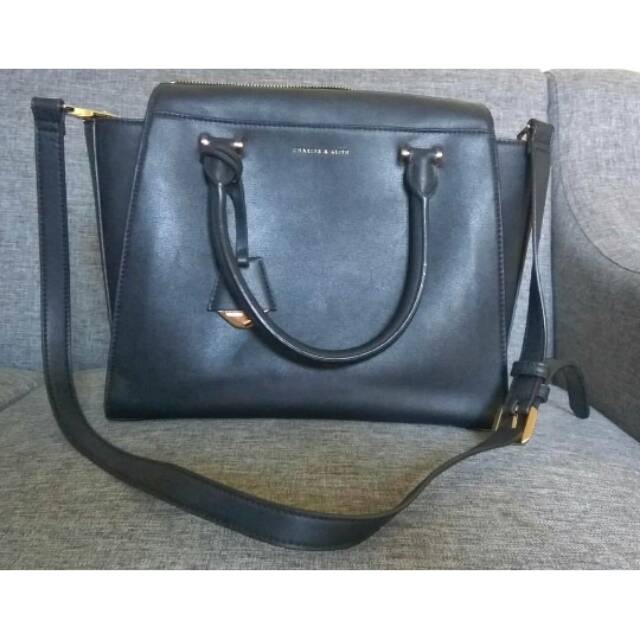 Tas wanita charles and Keith SOLD
