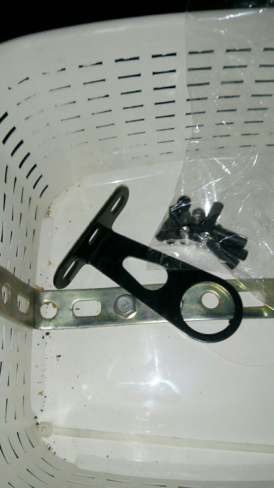 Hanger/tempat Dudukan Keranjang Sepeda