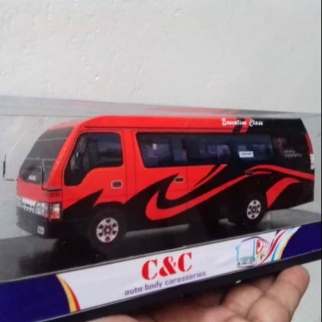 Papercraft Miniatur isuzu elf custom