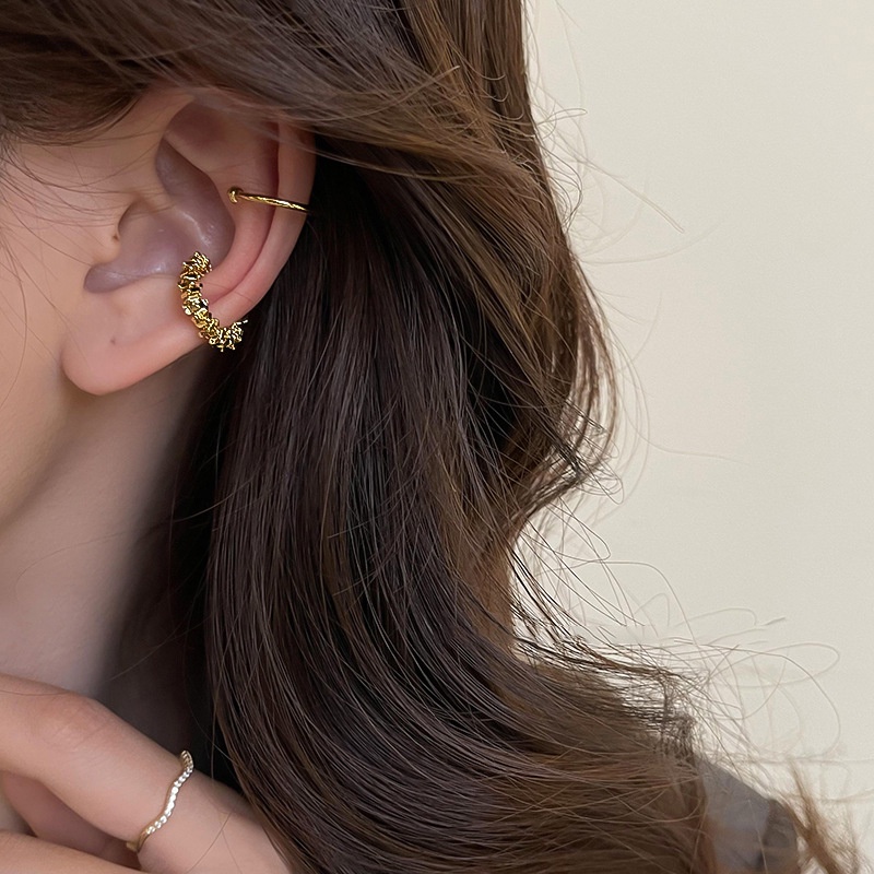 We Flower Anting Klip Bentuk Roda Gigi Kecil 14K Gold Untuk Wanita