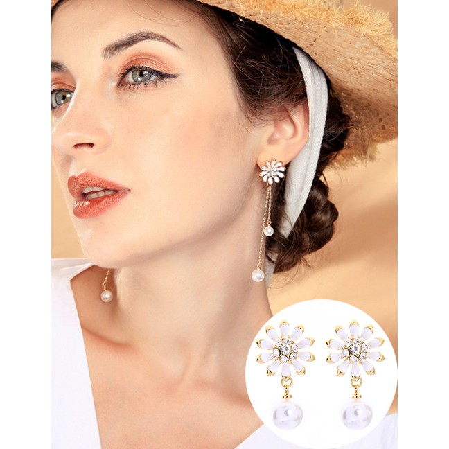 LRC Anting Tusuk Fashion Short Drop Glaze Flower S925 Sterling Silver Pearl Earrings Pearl D09025