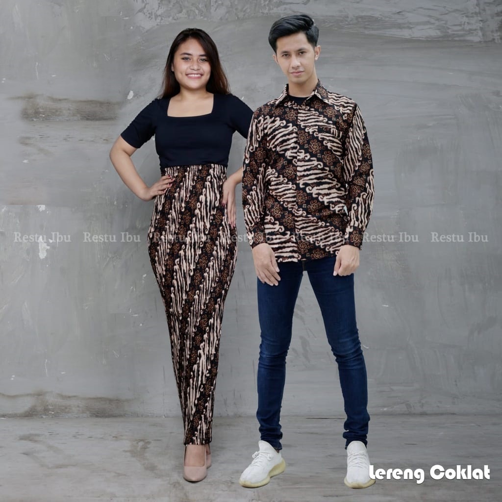 BATIK COUPLE / BAJU BATIK COUPLE / BATIK SET / SETELAN COUPLE ROK PLISKET / ROK PLISKET COUPLE KAMEJA BATIK / ROK PLISKET COUPLE LENGAN PANJANG / ROK BATIK PLISKET COUPLE / ROK PLISKET BATIK DAN KEMEJA / MOTIF LERENG COKLAT