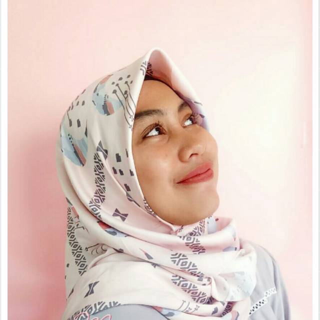 

MOON HIJAB READY STOCK REAL PICT FREE PAPER BAG