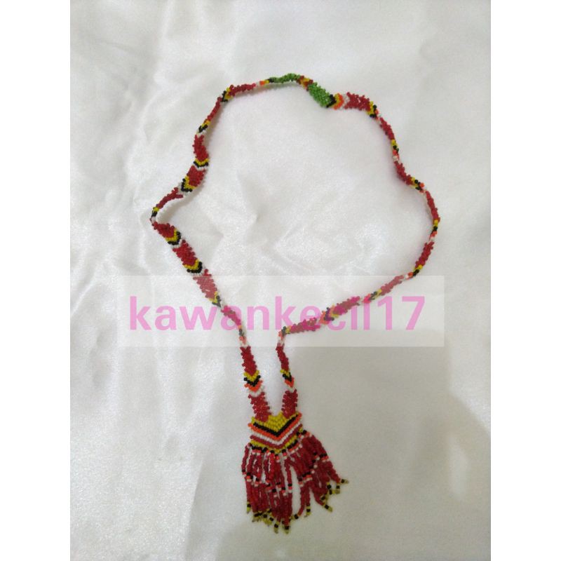 kalung etnik Kalimantan