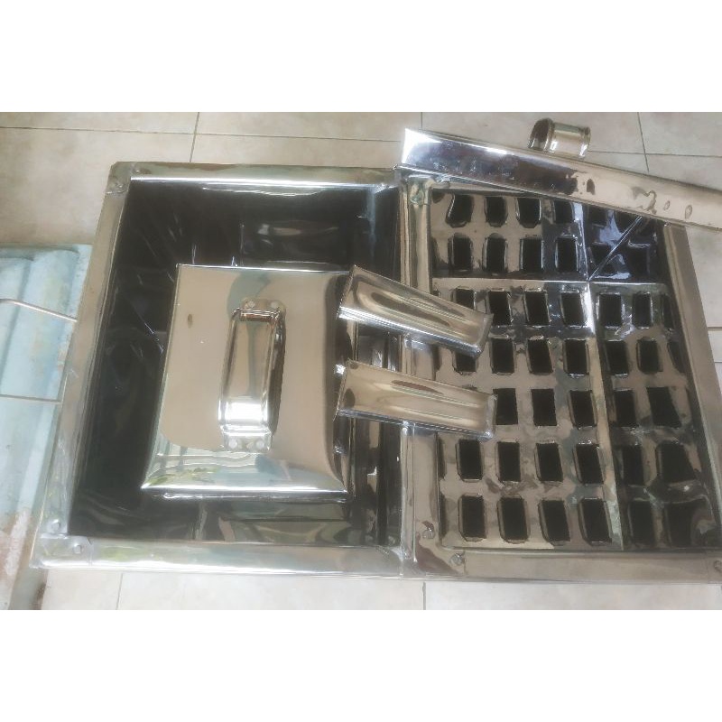 Cetakan es goyang kotak isi 25pcs plus kotak wadah adonan