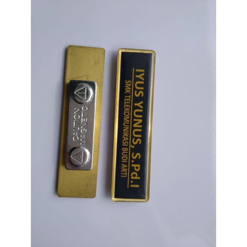 

nametag, papan nama, nama dada kuningan + magnet