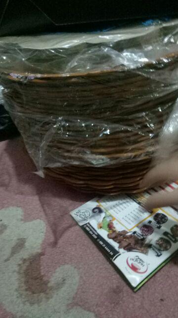 Alas Piring Bulat Isi 150 & 250 Lembar / Kertas Nasi Bulat Bunga  / Alas Piring Anyam