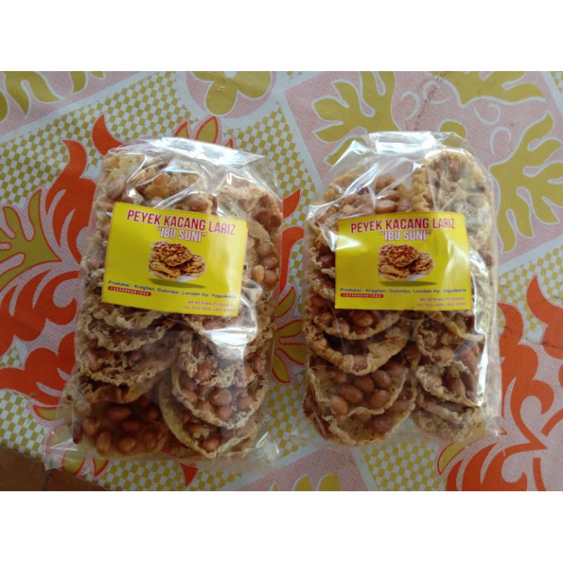 

makanan ringan tradisional peyek kacang