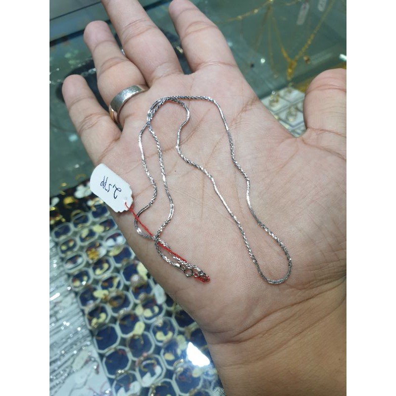kalung emas putih 750 model madonna lilit
