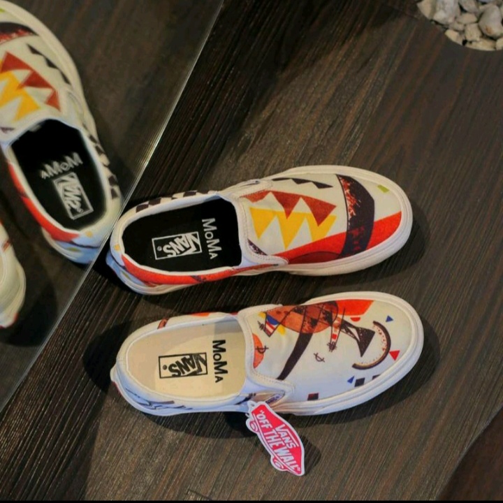 Vans slip on moma sepatu sneakers kekinian sepatu terbaru!!