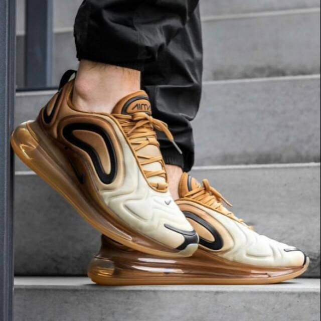 Sepatu Cowok / Sneakers Pria Nike Air Max 720 Sunrise " Gold "