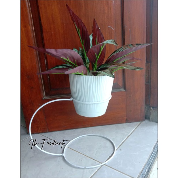 rak pot bunga besi / rak besi / standing pot / tatakan bunga