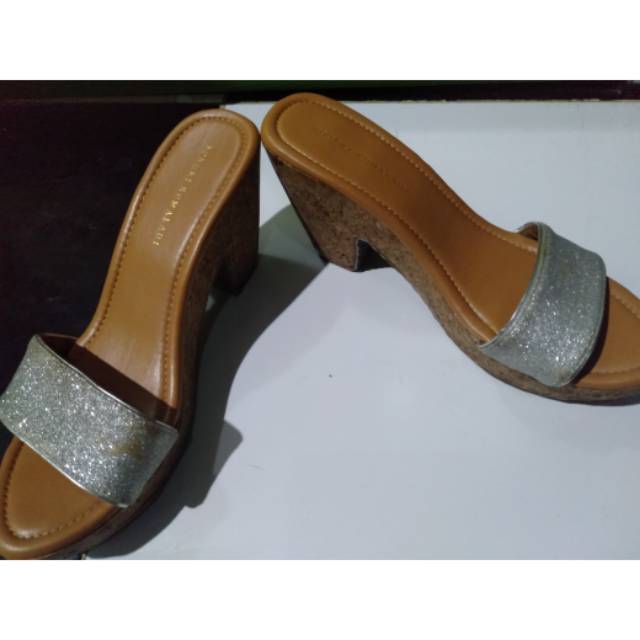 Preloved Sandal wedges Yongki Komaladi