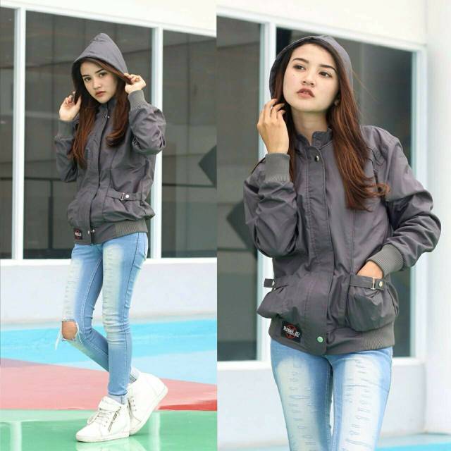 Jaket abu-abu wanita