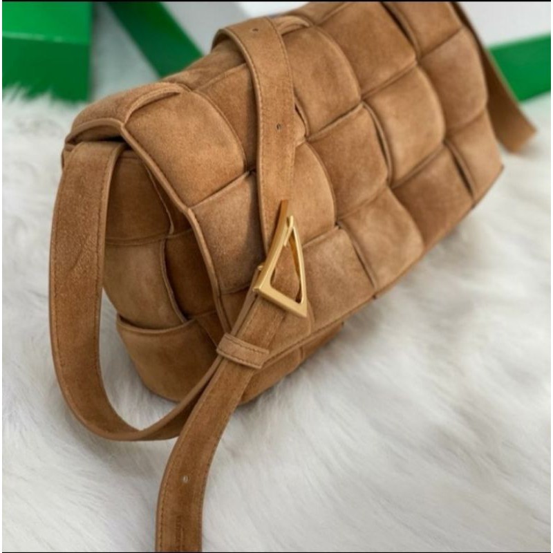 THE PADDED VENETA CASSETTE CROSSBODY BAG IN DOUBLE FACE MAXI WEAVE