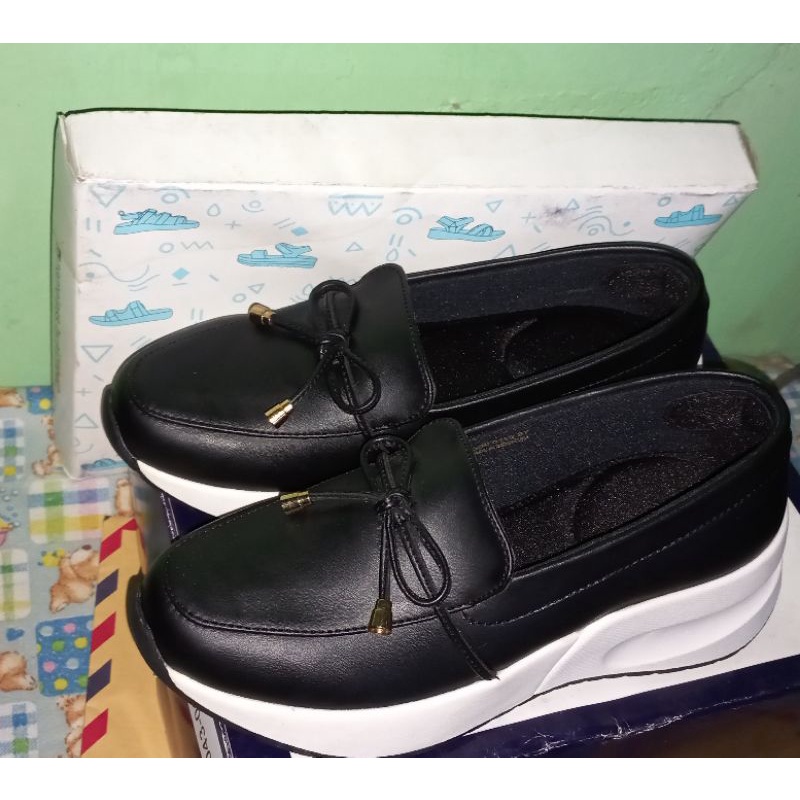 sepatu slip on nameless by elizabeth size 37