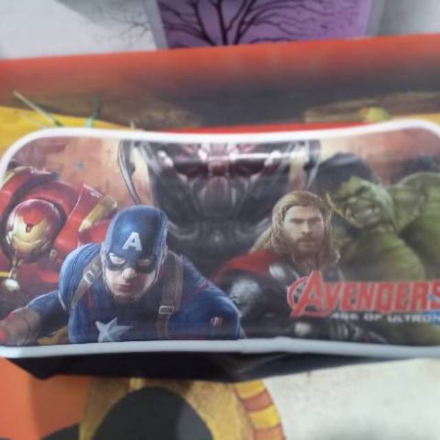 

Tempat pensil Karakter Avengers