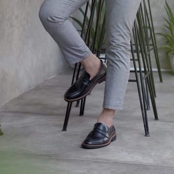 Pascal Black | Sepatu Hitam Tanpa Tali Loafers Pria Casual Kerja Formal Kantor Original Laki | FORIND Oxwalker