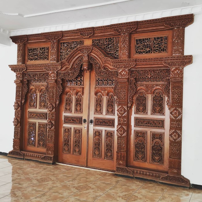 PINTU UKIR GEBYOK JATI KALIGRAFI