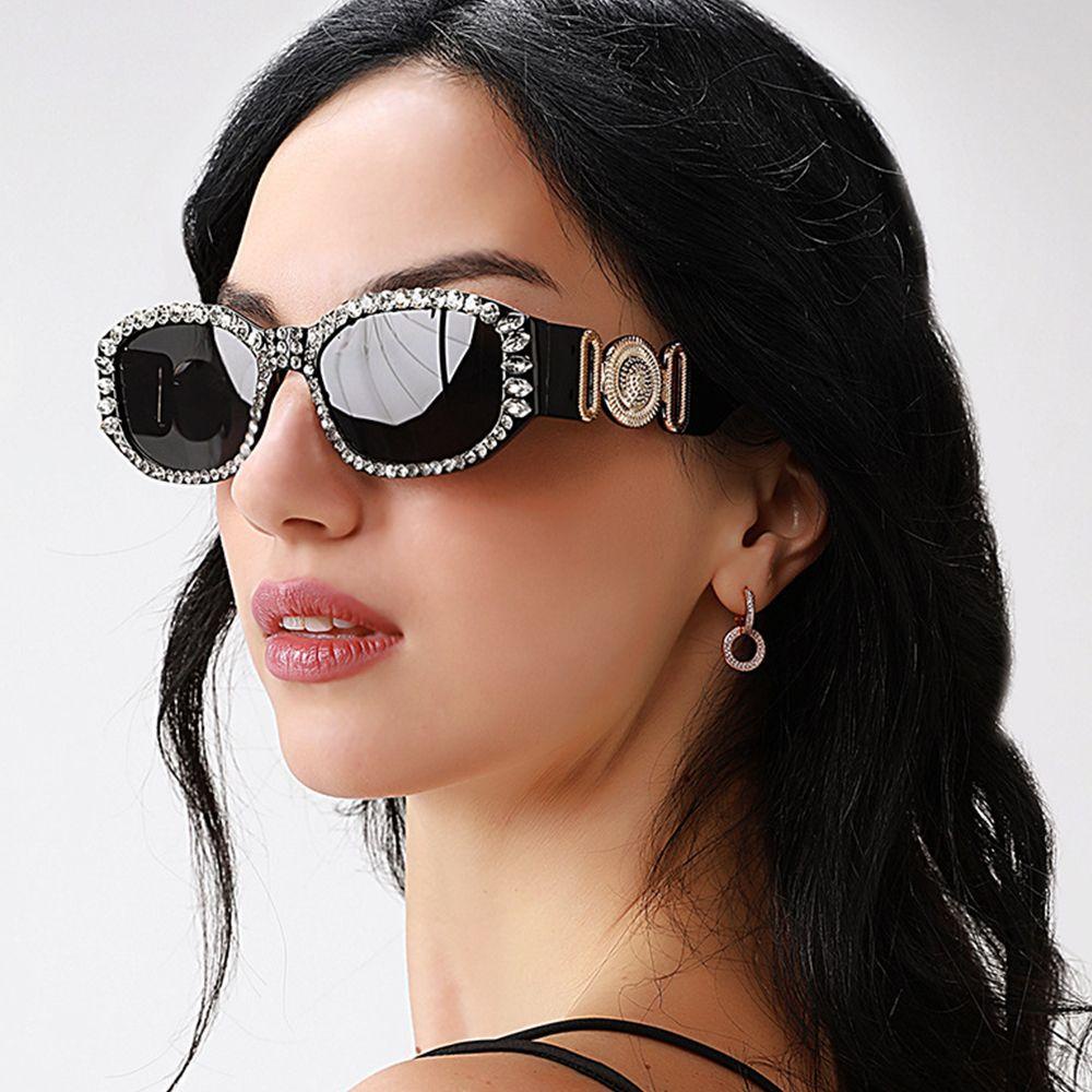 [Elegan] Wanita Kacamata Hitam Minoritas Sederhana Retro Tontonan Berlian Imitasi Perlindungan Mata Hip Hop Lebar Kaki Kacamata Hitam