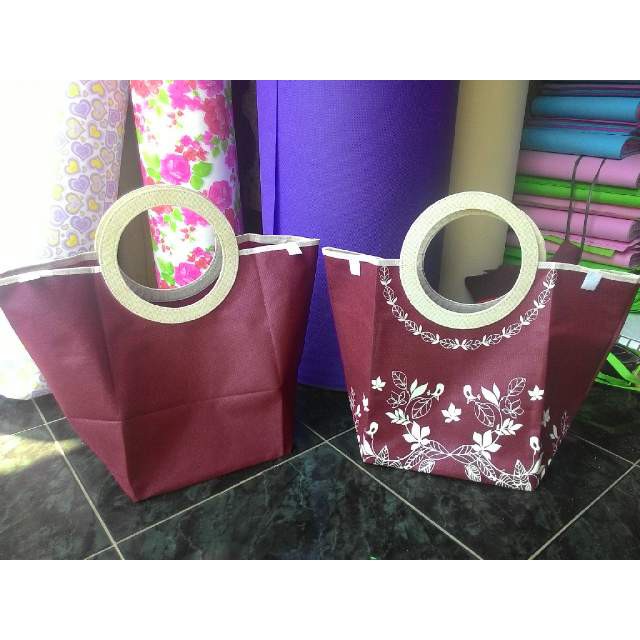 

Tas Souvenir Hajatan GAGANG BULAT bahan TEBAL, Tas Hantaran, Tas Kotak Nasi