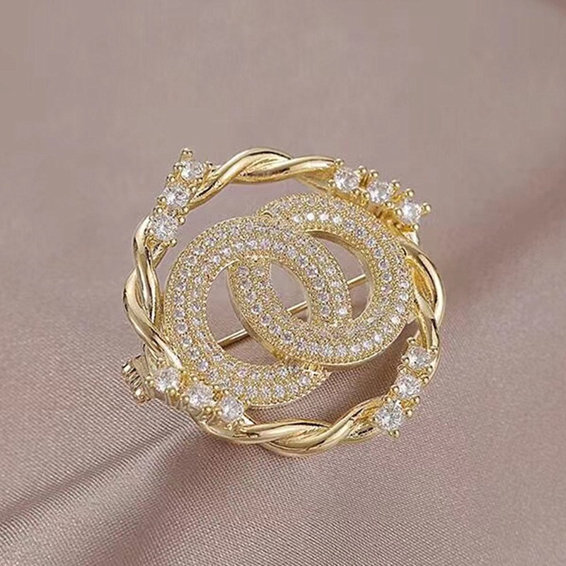Bros Bentuk Lingkaran Aksen Berlian Bahan Zirkon Warna Emas Gaya Korea