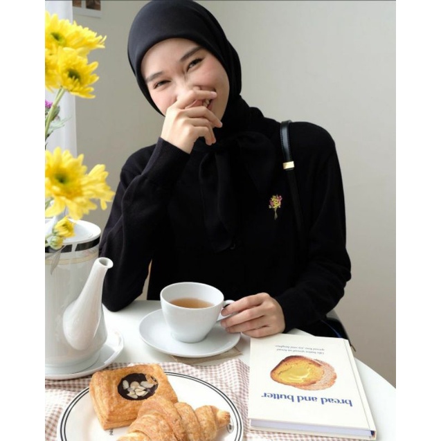 (New) Jardin Cardigan Black Velvet Hijab Nueta L-XL