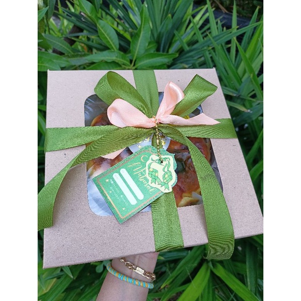 

Burnt Cheesecake hampers lebaran premium surabaya
