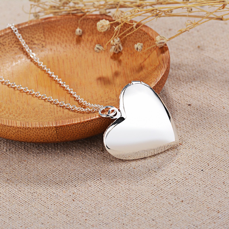 [Ready Stock]Fashion Silver Plated Heart-Shaped Hollow Pendant Simple Necklace