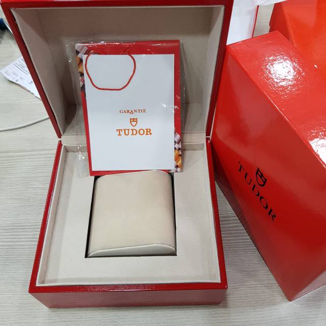 Kotak tudor / box tudor