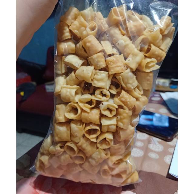 Kripik Bawang Home Made Bentuk Bulat Gurih kerupuk 200 gram