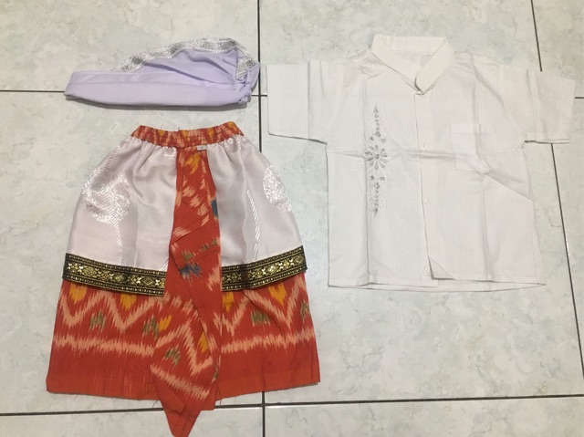 Satu set pakaian adat bayi (6-9bulan)