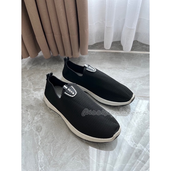 1001 IMPORT SEPATU SLIP ON PRIA SPORT  ONKE + BOX DAN KAOS KAKI !!! - 3 WARNA