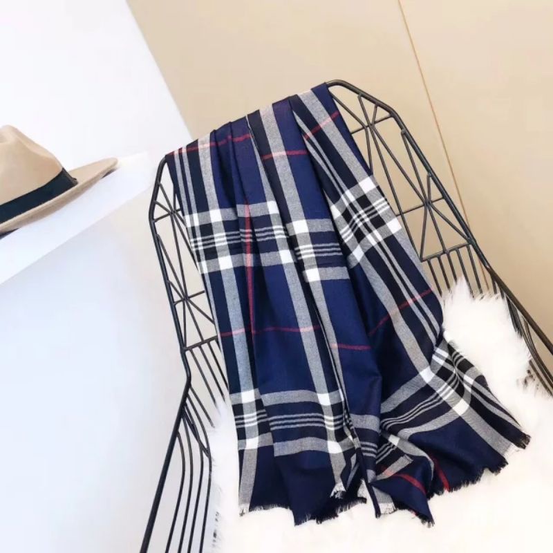 The Classic Check Cashmere Scarf Color Navy Blue