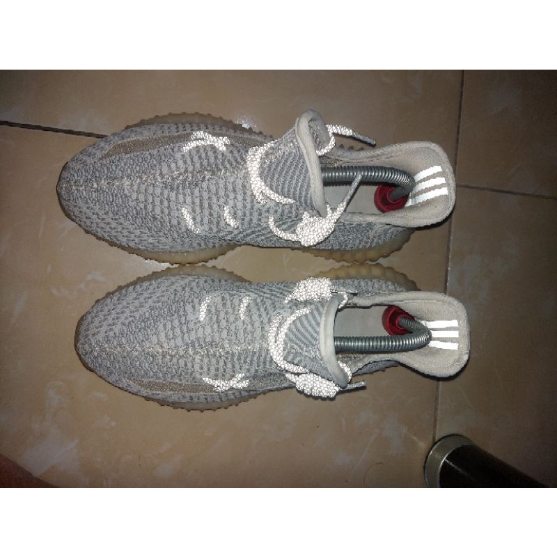 SEPATU SECOND BRANDED "ADIDAS YEEZY 350"