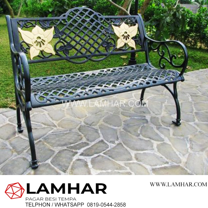 Kursi Taman Besi Tempa