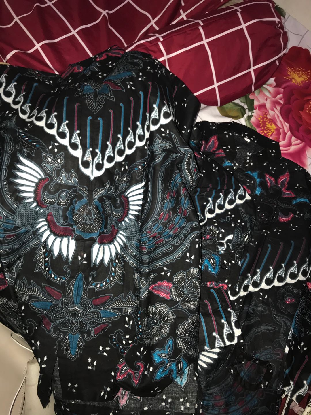 Kemeja Pria Lengan Panjang Motif Kupu Abu Abu.