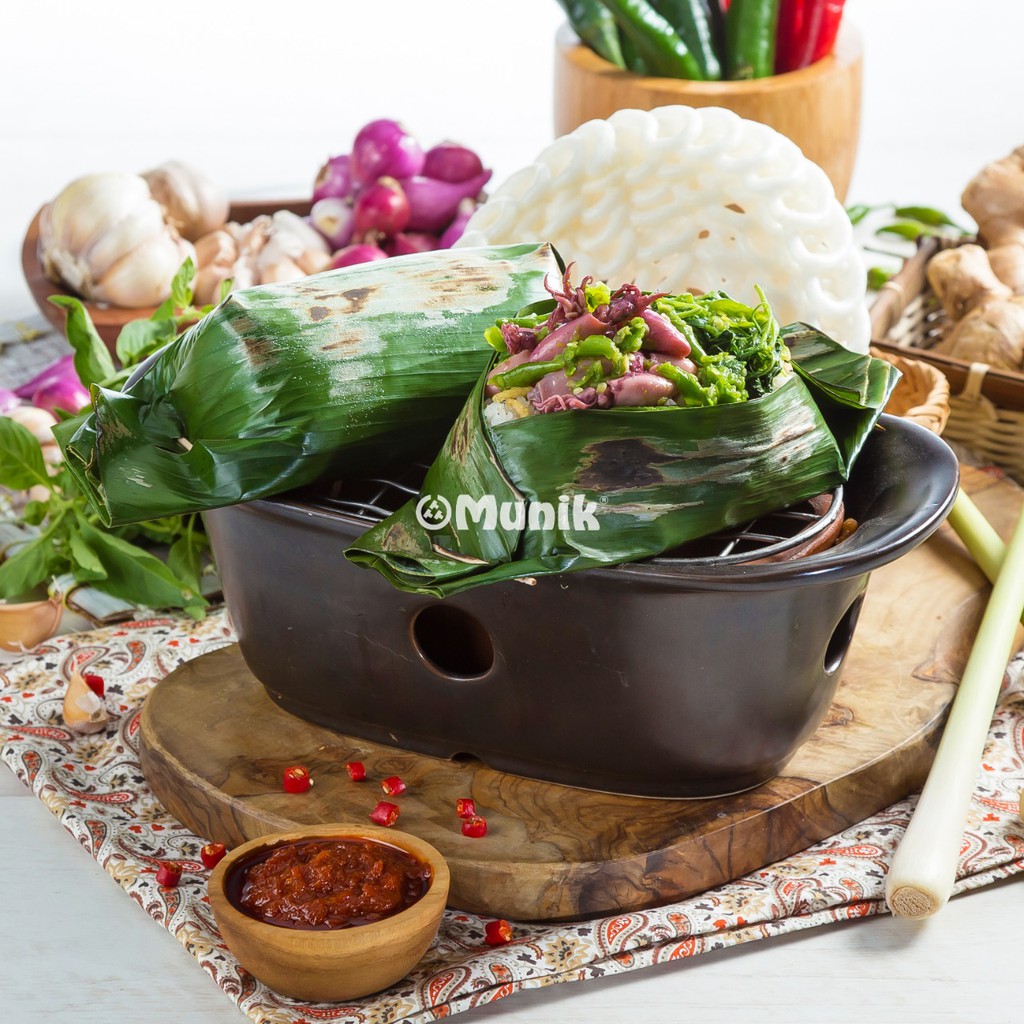 

Munik Resto's Nasi Bakar Cumi Asin Cabe Ijo