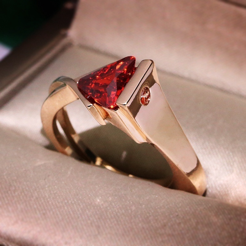 Fashion Jewelry Pernikahan 18K Segitiga Emas Ruby Cincin Partai Perempuan