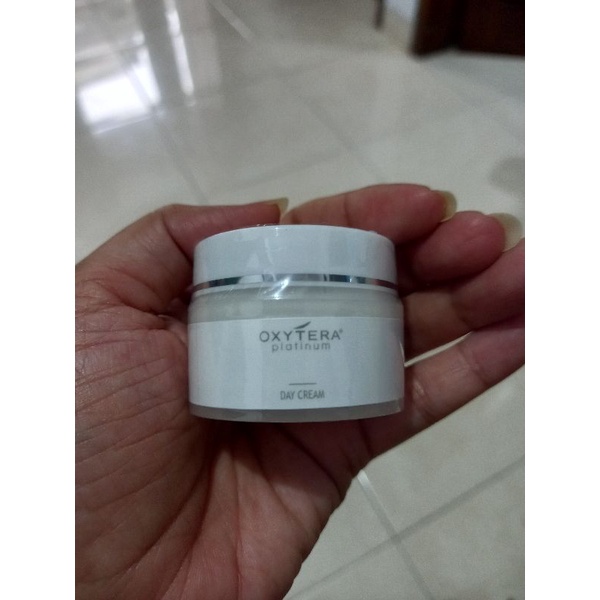BUY 1 GET 1 DAY CREAM (CREAM SIANG) PLATINUM OXYTERA