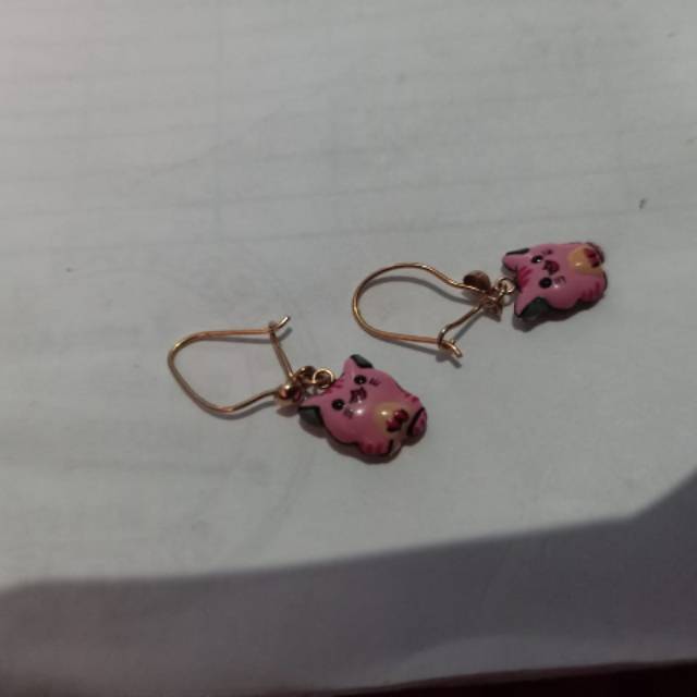 Anting emas kucing